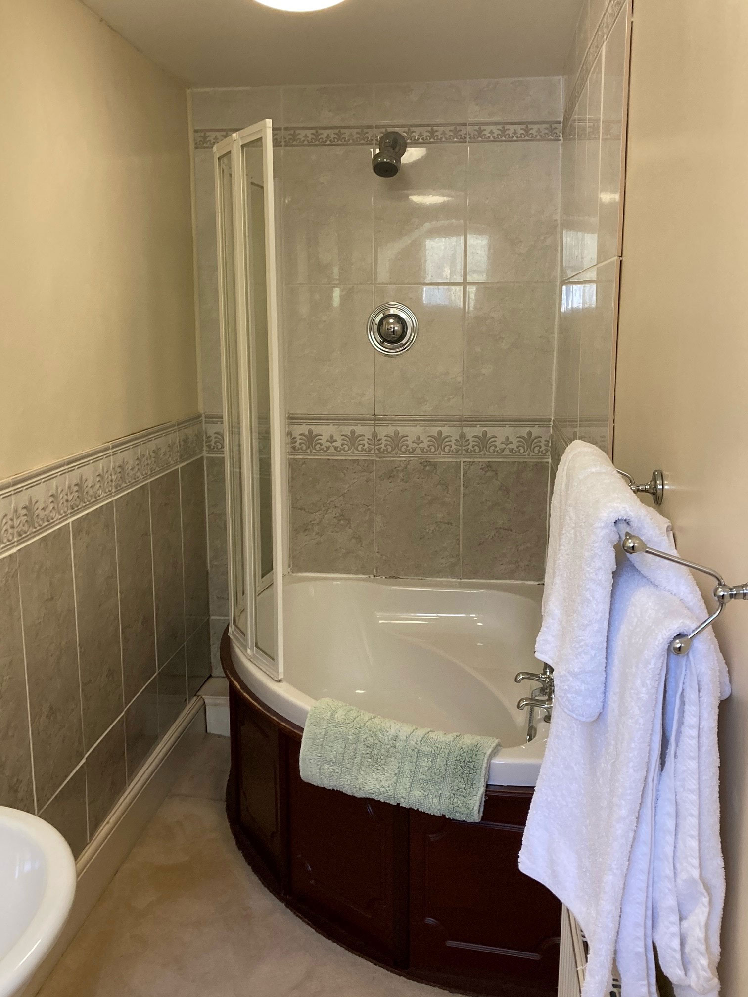 full size corner bath