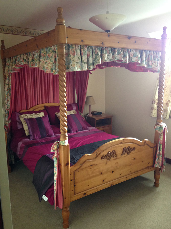 four poster bed